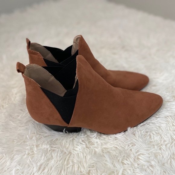 Brown Suede-like Elf Heels Boots Size 7 - Picture 2 of 8